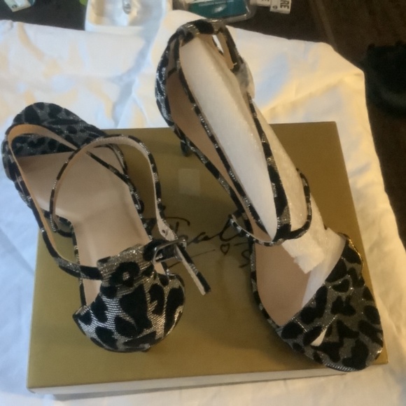 Shoes - Picture 3 of 9